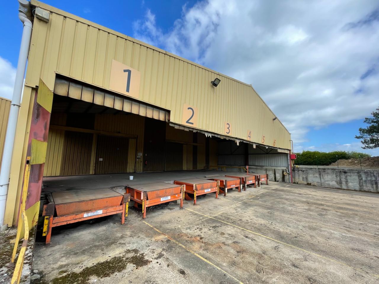 Local d'activité Thiverval-Grignon 9414m² Vente local d'activité Thiverval-Grignon Yvelines OVACT2532599 1